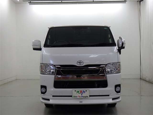 Toyota Hiace Van 4