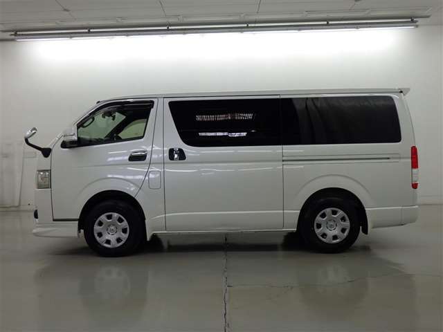 Toyota Hiace Van 5