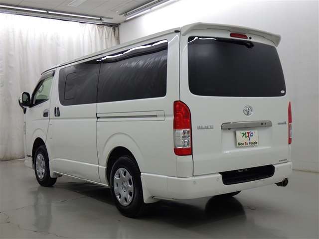 Toyota Hiace Van 6