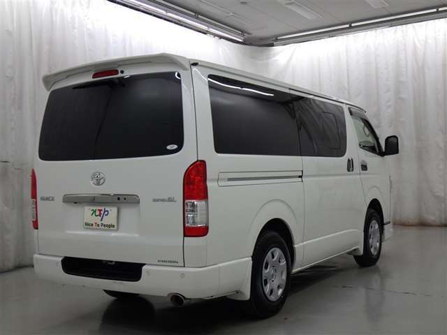 Toyota Hiace Van 7