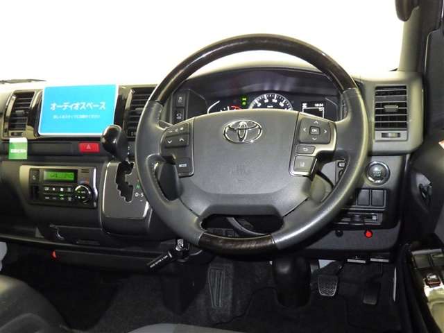 Toyota Hiace Van 9