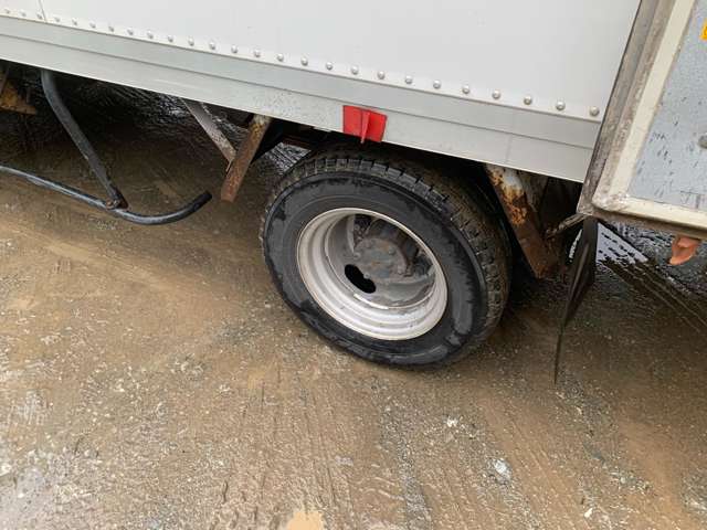 Isuzu Elf 12