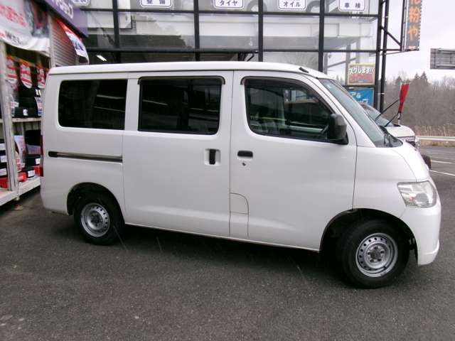 Toyota Light Ace Van 2