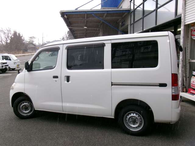Toyota Light Ace Van 3