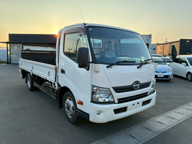 Hino Dutro 3
