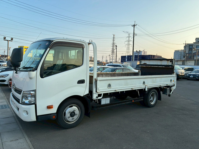 Hino Dutro 8