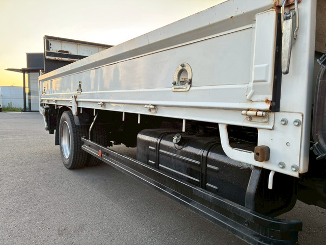Hino Dutro 9