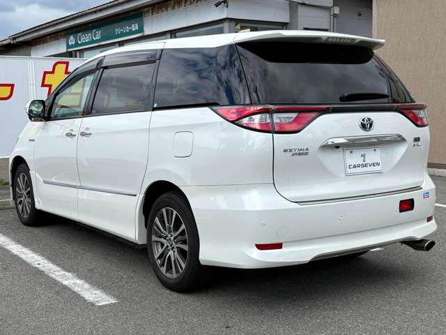 Toyota Estima Hybrid 7