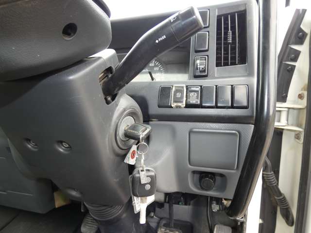 Isuzu Elf 12