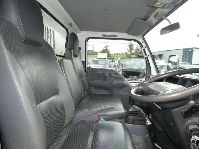 Isuzu Elf 13