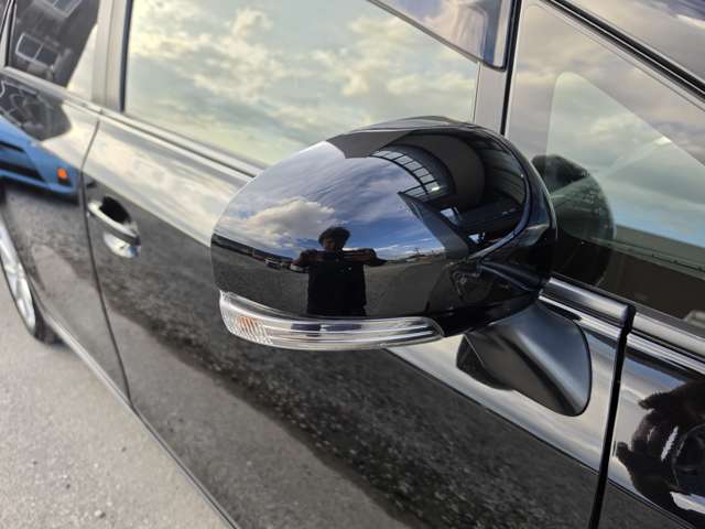 Toyota Prius α 3
