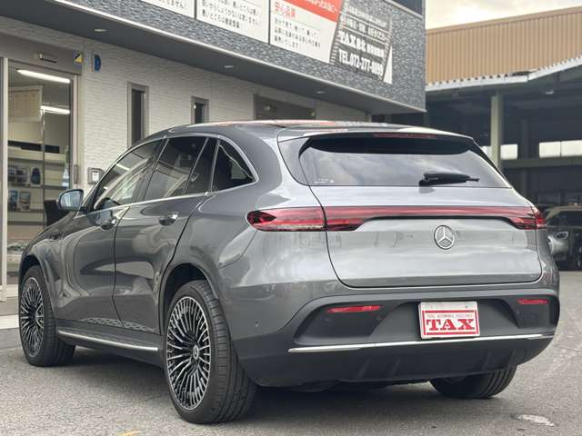 Mercedes-Benz EQC 12