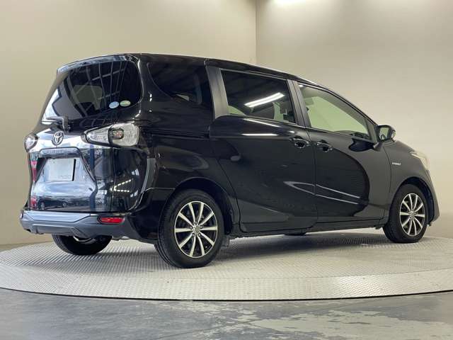 Toyota Sienta 11