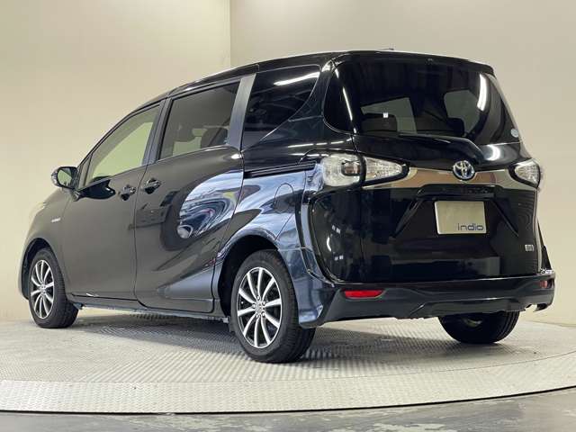 Toyota Sienta 12