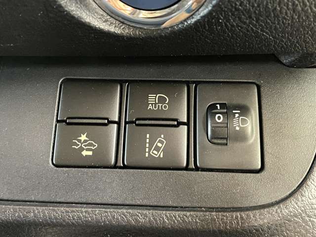 Toyota Sienta 5
