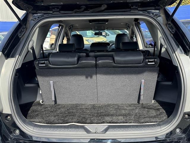 Toyota Prius α 12