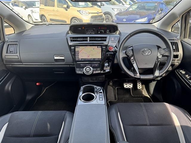 Toyota Prius α 5