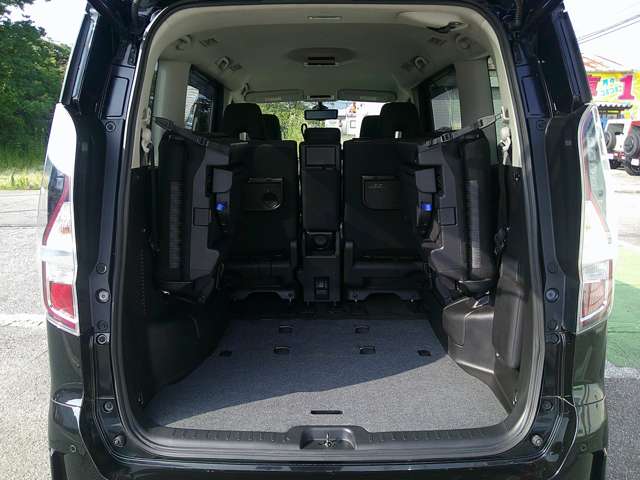 Nissan Serena 10