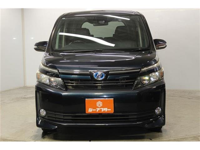 Toyota Voxy 3