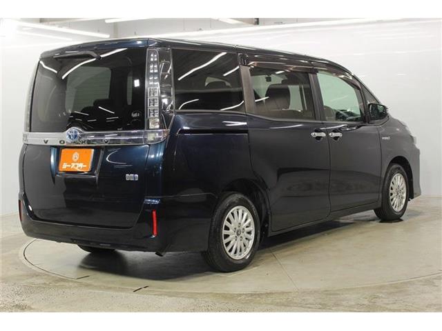 Toyota Voxy 6