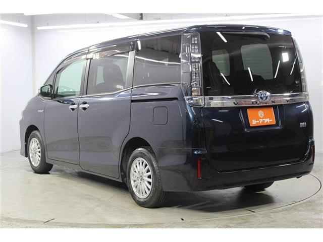 Toyota Voxy 8