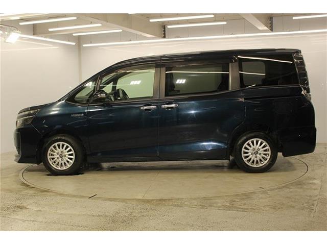 Toyota Voxy 9