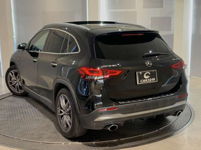 Mercedes-Benz GLA-Class 12