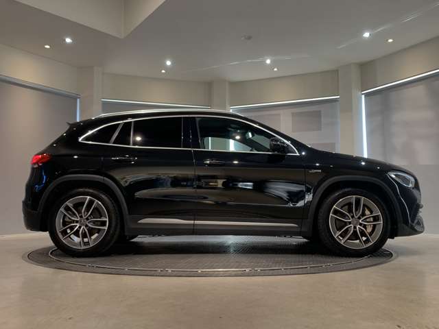 Mercedes-Benz GLA-Class 8