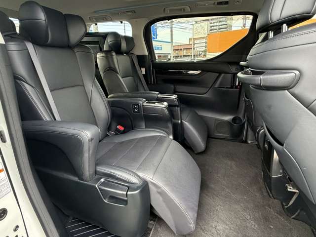 Toyota Vellfire 7