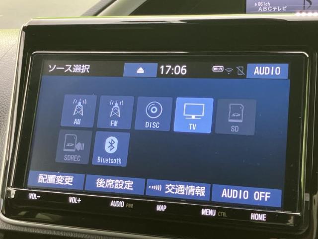 Toyota Voxy 11