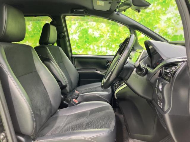 Toyota Voxy 2