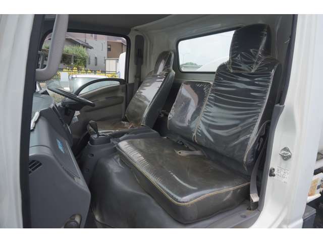 Isuzu Elf 12
