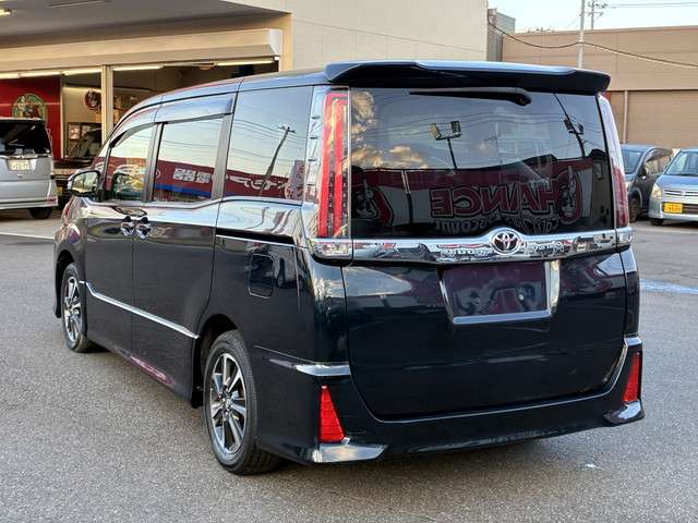 Toyota Noah 11