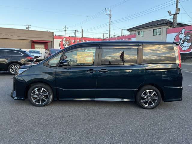 Toyota Noah 12