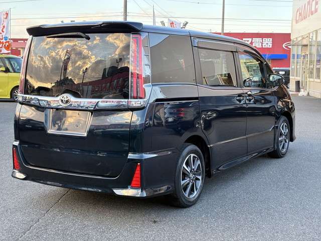 Toyota Noah 9
