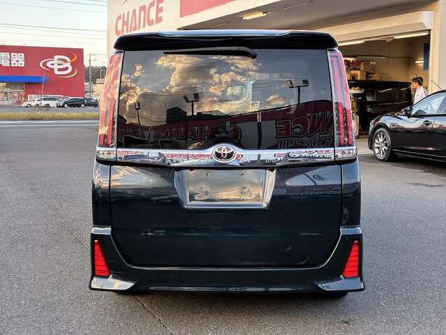 Toyota Noah 10