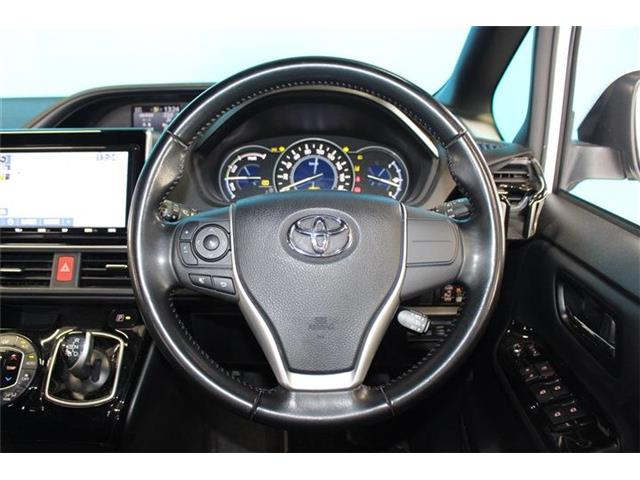 Toyota Noah 11