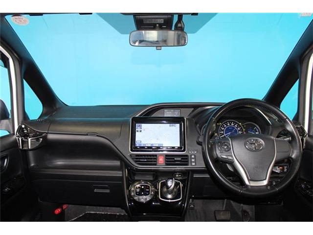 Toyota Noah 6