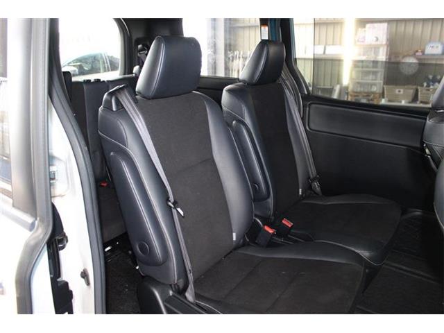 Toyota Noah 8