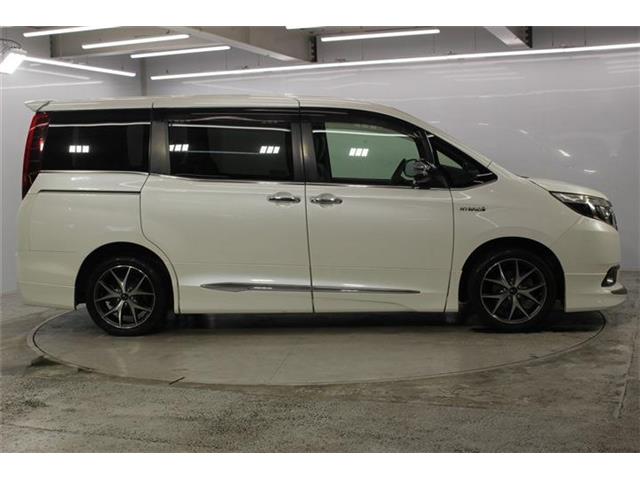 Toyota Esquire 5