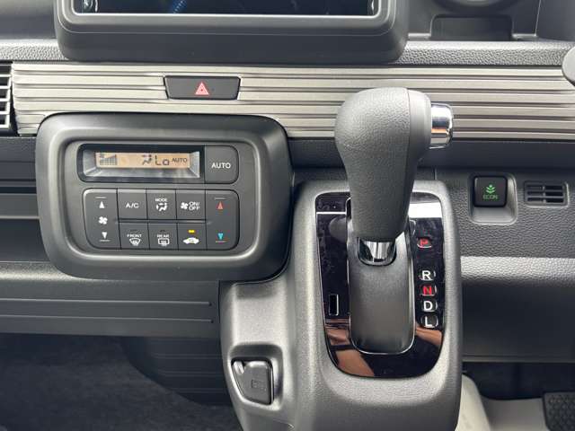 Honda N-VAN 12