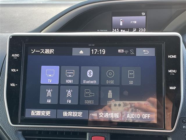 Toyota Voxy 4