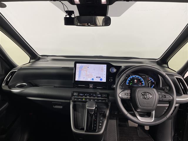 Toyota Voxy 2