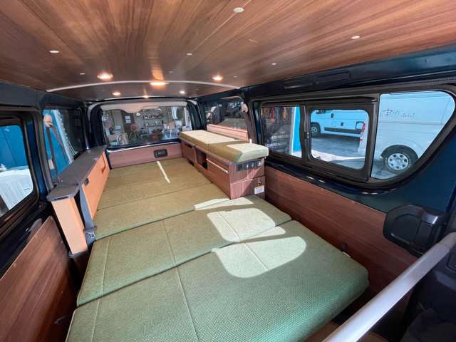 Toyota Hiace Van 6