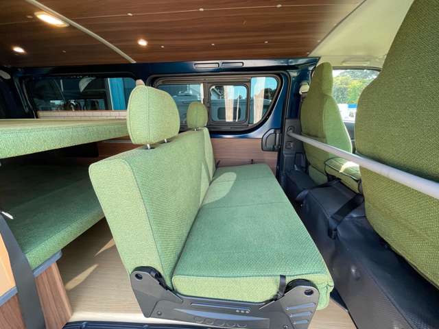 Toyota Hiace Van 7