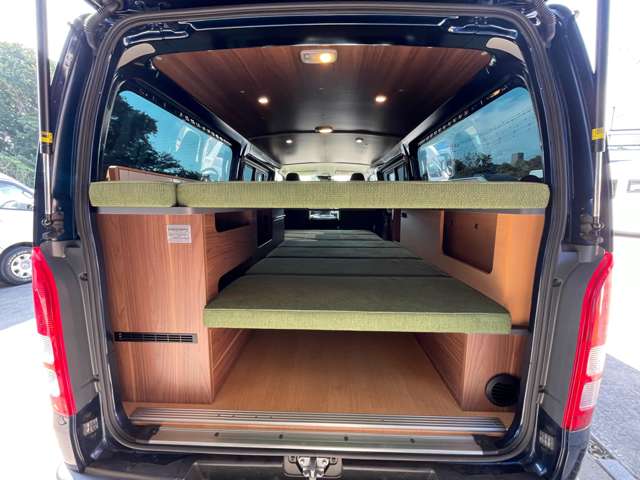 Toyota Hiace Van 8