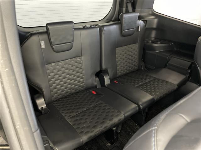 Toyota Voxy 11