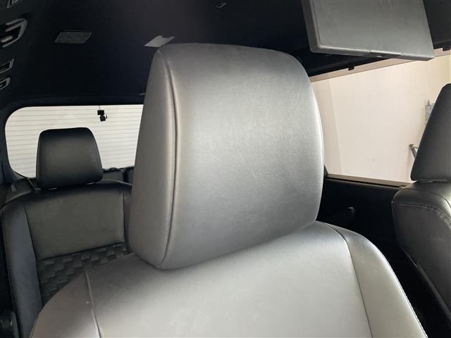 Toyota Voxy 12