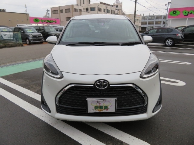 Toyota Sienta 3