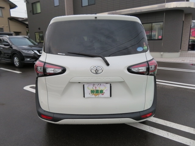 Toyota Sienta 6
